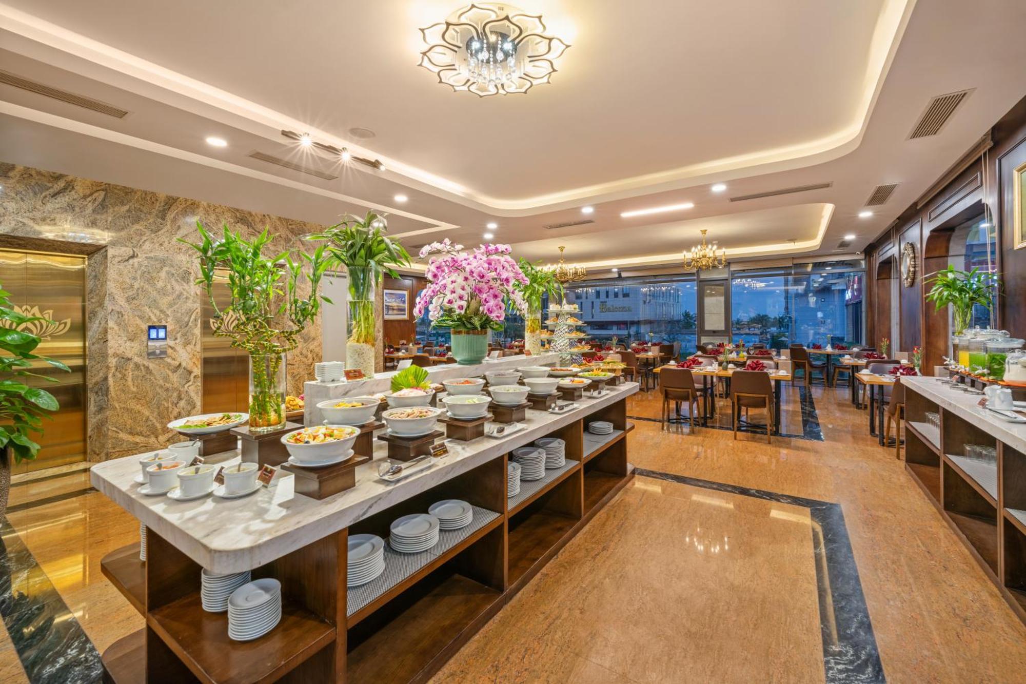 Golden Lotus Hotel Da Nang - Rooftop Bar Sea View Exterior foto