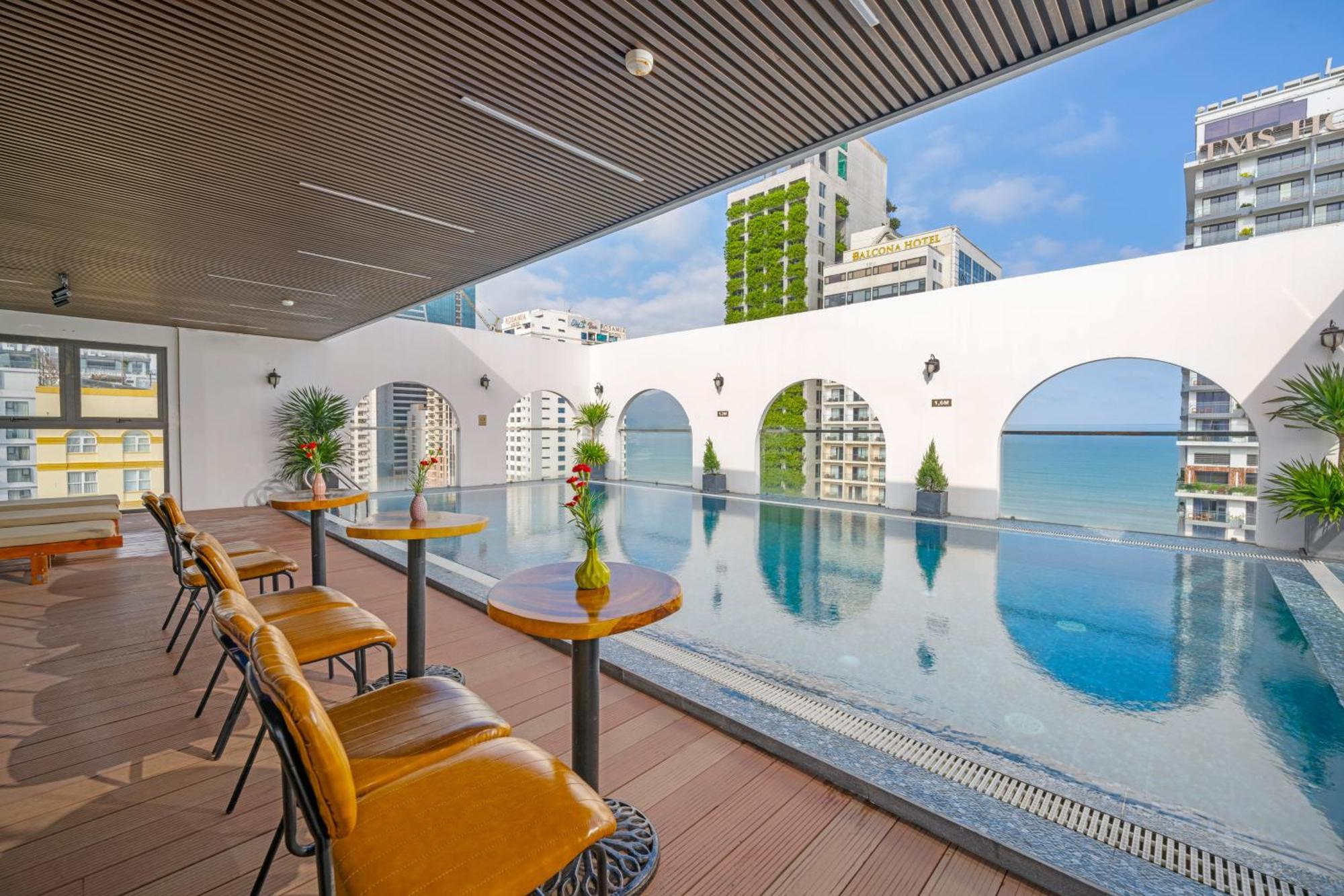 Golden Lotus Hotel Da Nang - Rooftop Bar Sea View Exterior foto